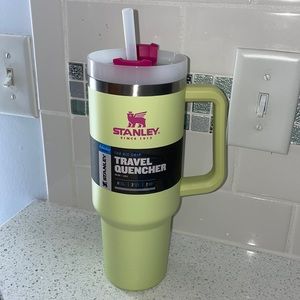 Stanley 40 oz Travel Quencher cup